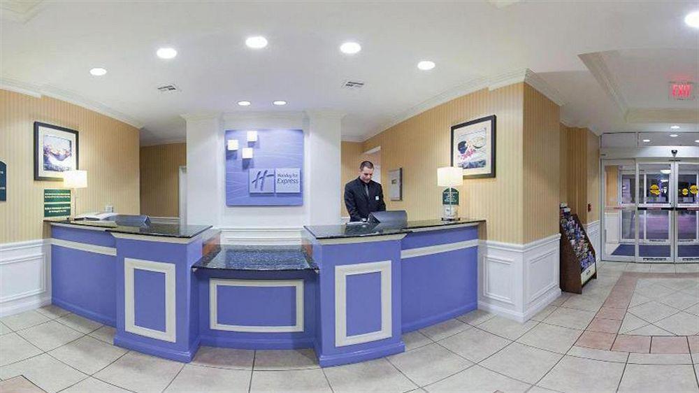 Holiday Inn Express Hotel & Suites Wichita Airport By Ihg Екстер'єр фото