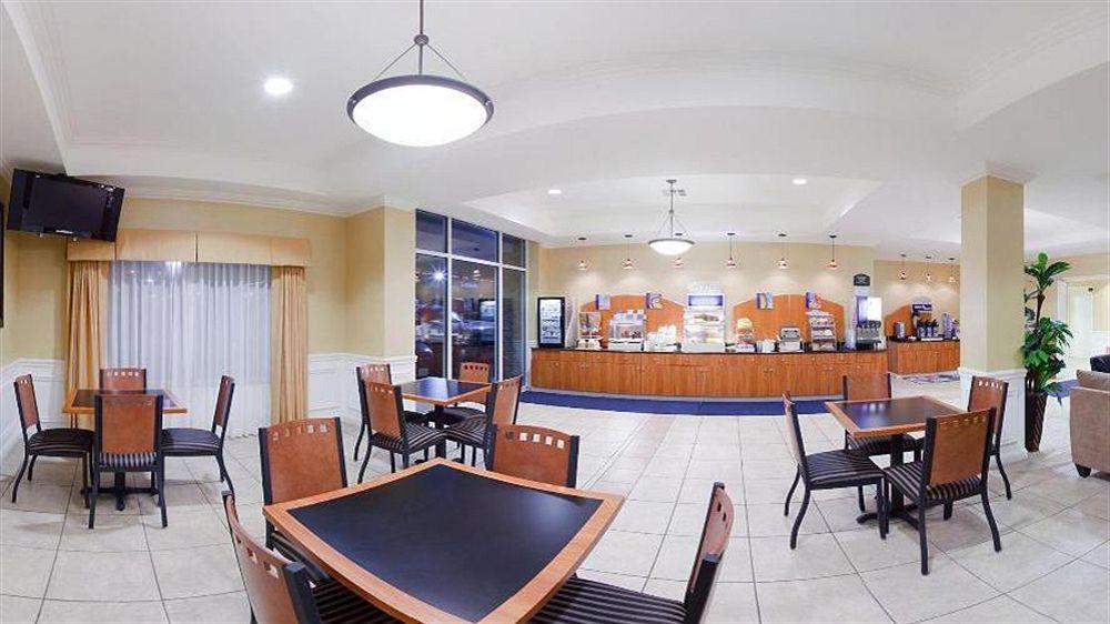 Holiday Inn Express Hotel & Suites Wichita Airport By Ihg Екстер'єр фото