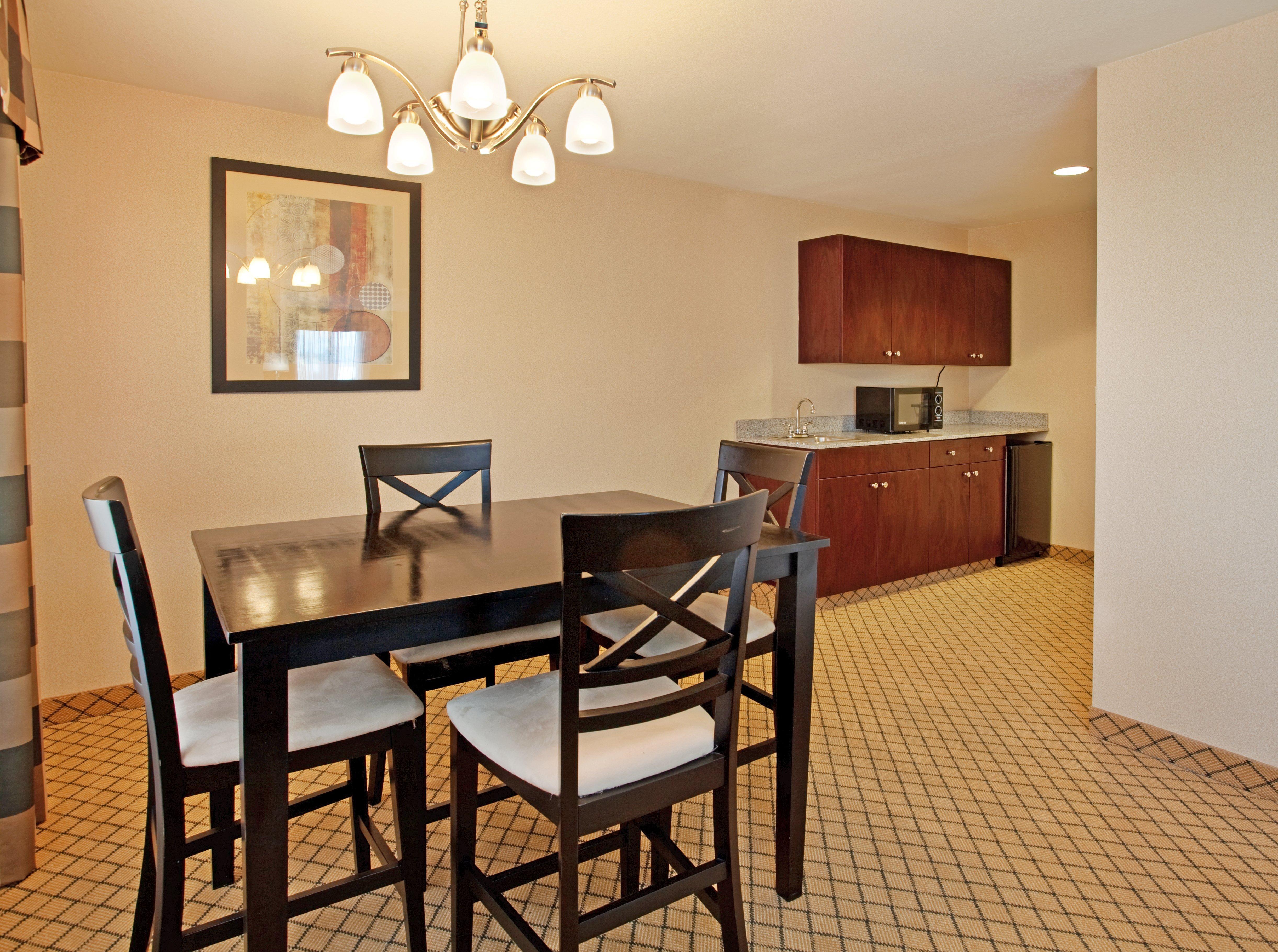 Holiday Inn Express Hotel & Suites Wichita Airport By Ihg Екстер'єр фото