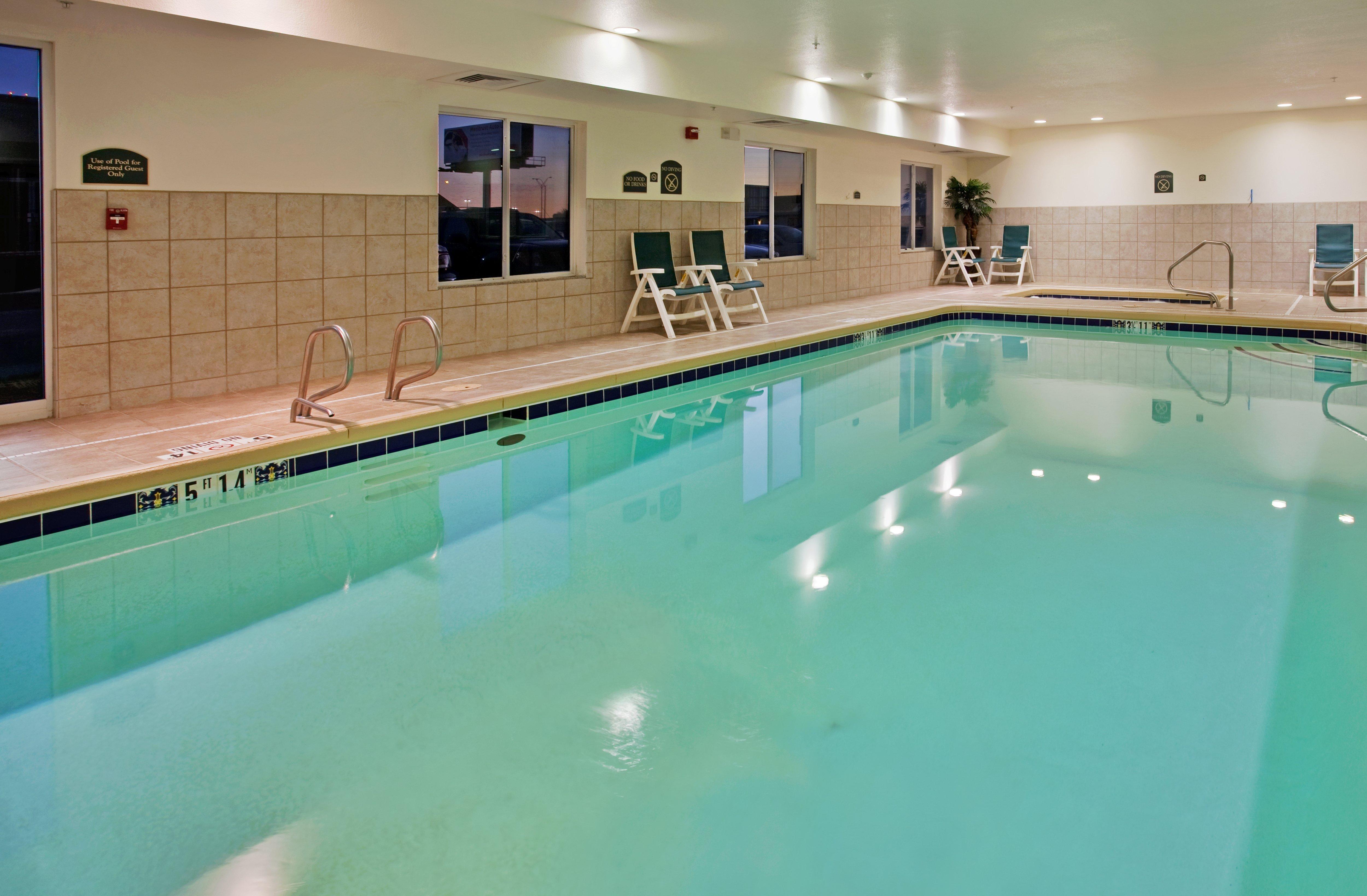 Holiday Inn Express Hotel & Suites Wichita Airport By Ihg Екстер'єр фото