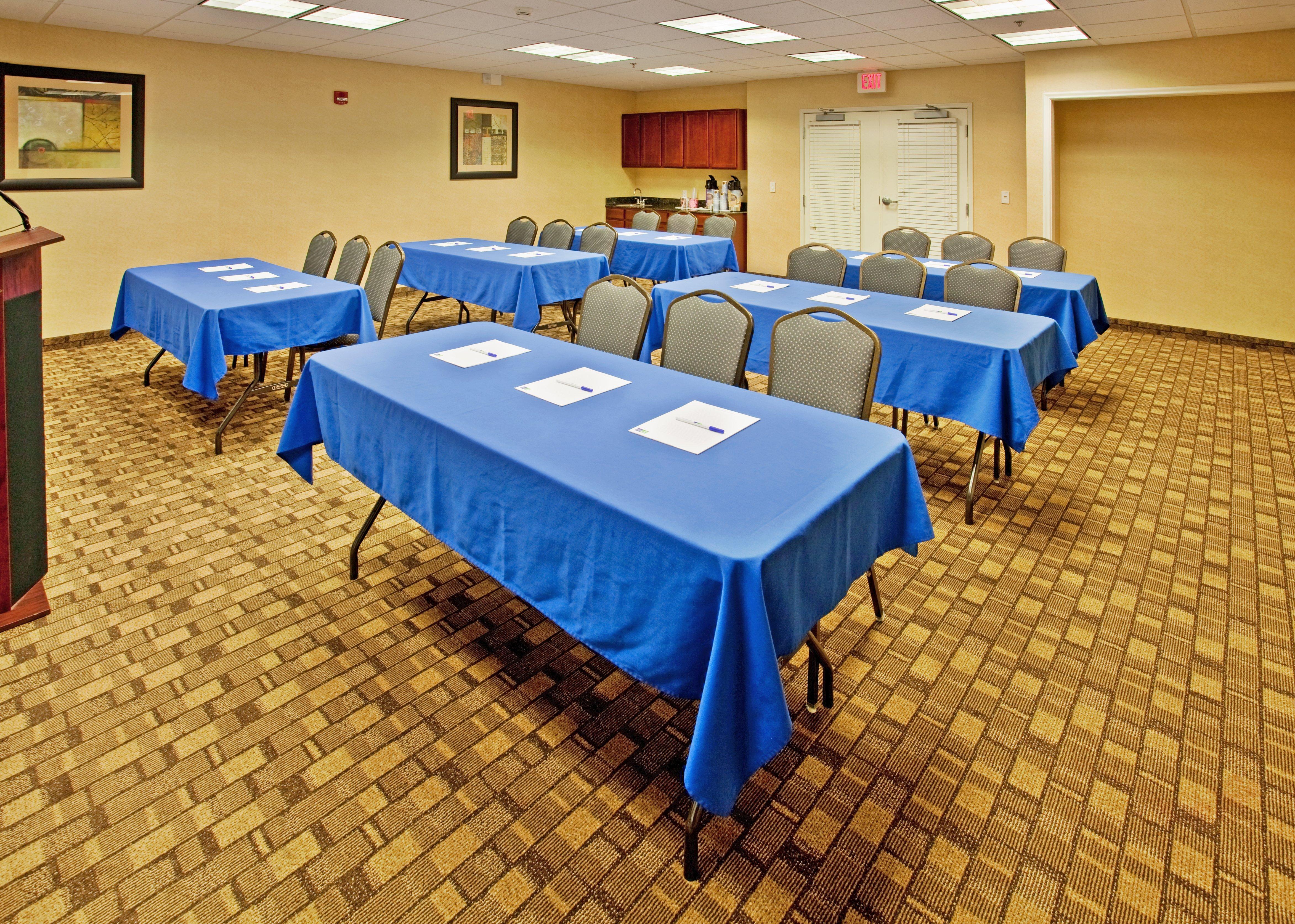 Holiday Inn Express Hotel & Suites Wichita Airport By Ihg Екстер'єр фото