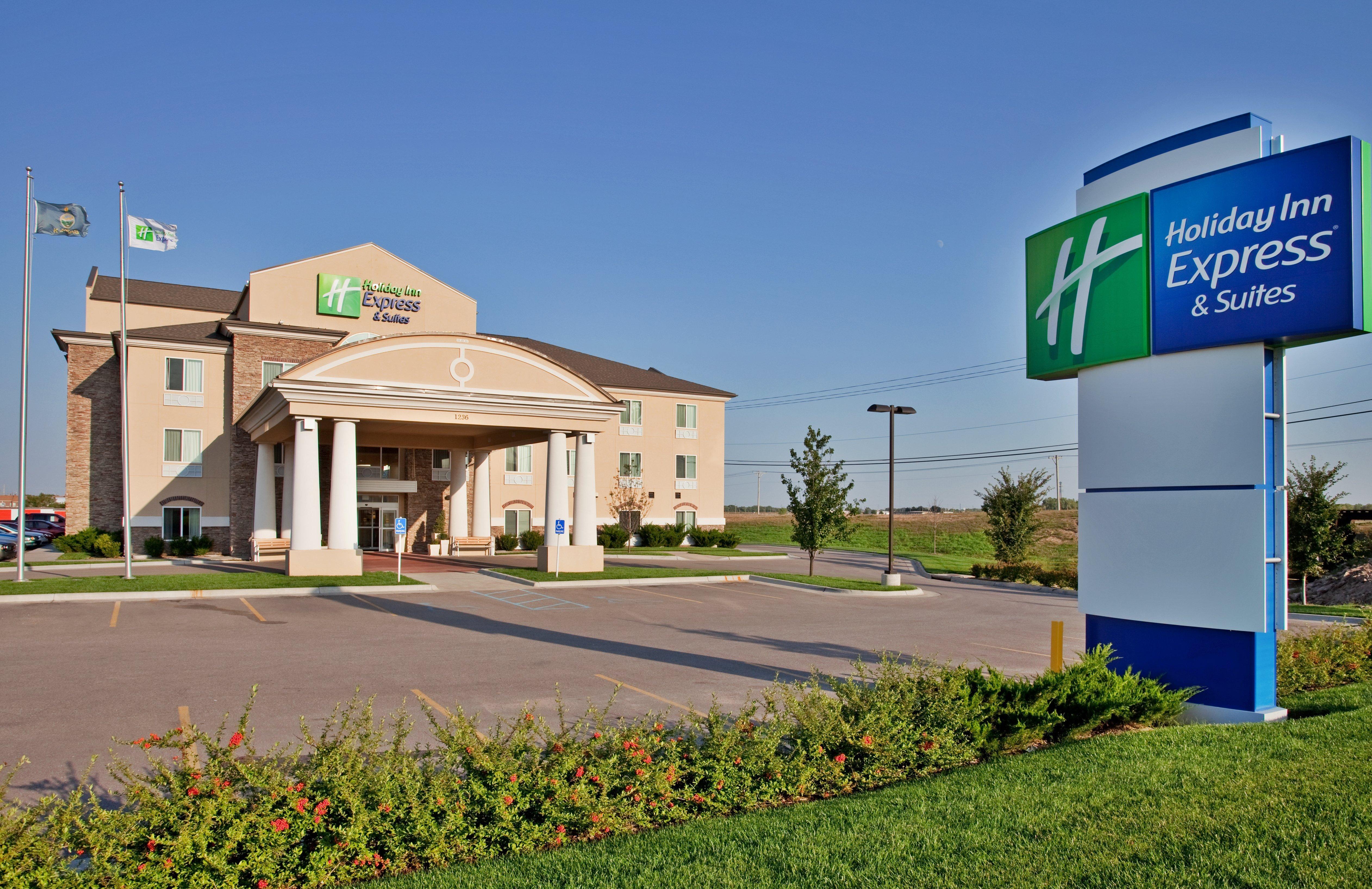 Holiday Inn Express Hotel & Suites Wichita Airport By Ihg Екстер'єр фото