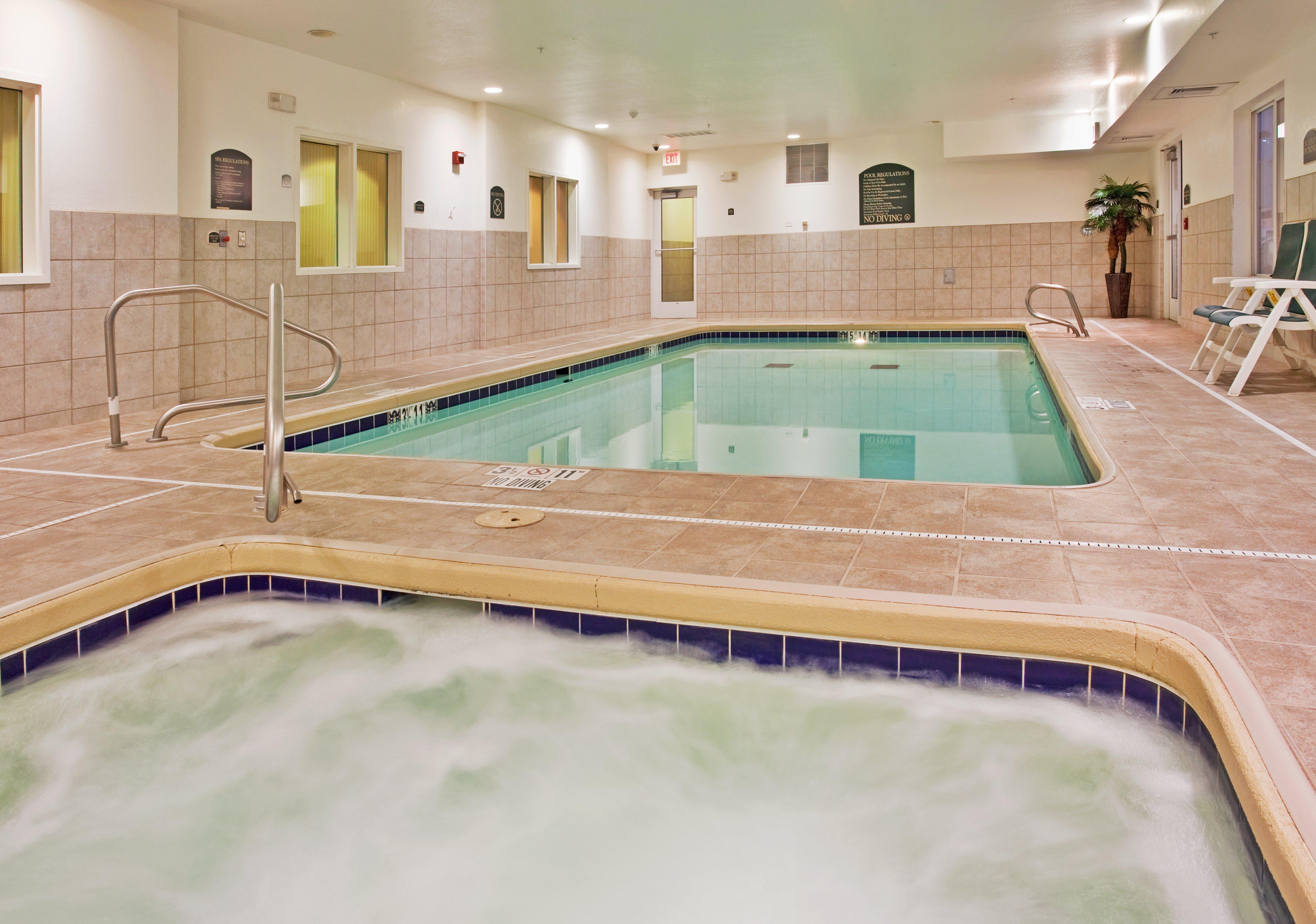 Holiday Inn Express Hotel & Suites Wichita Airport By Ihg Екстер'єр фото