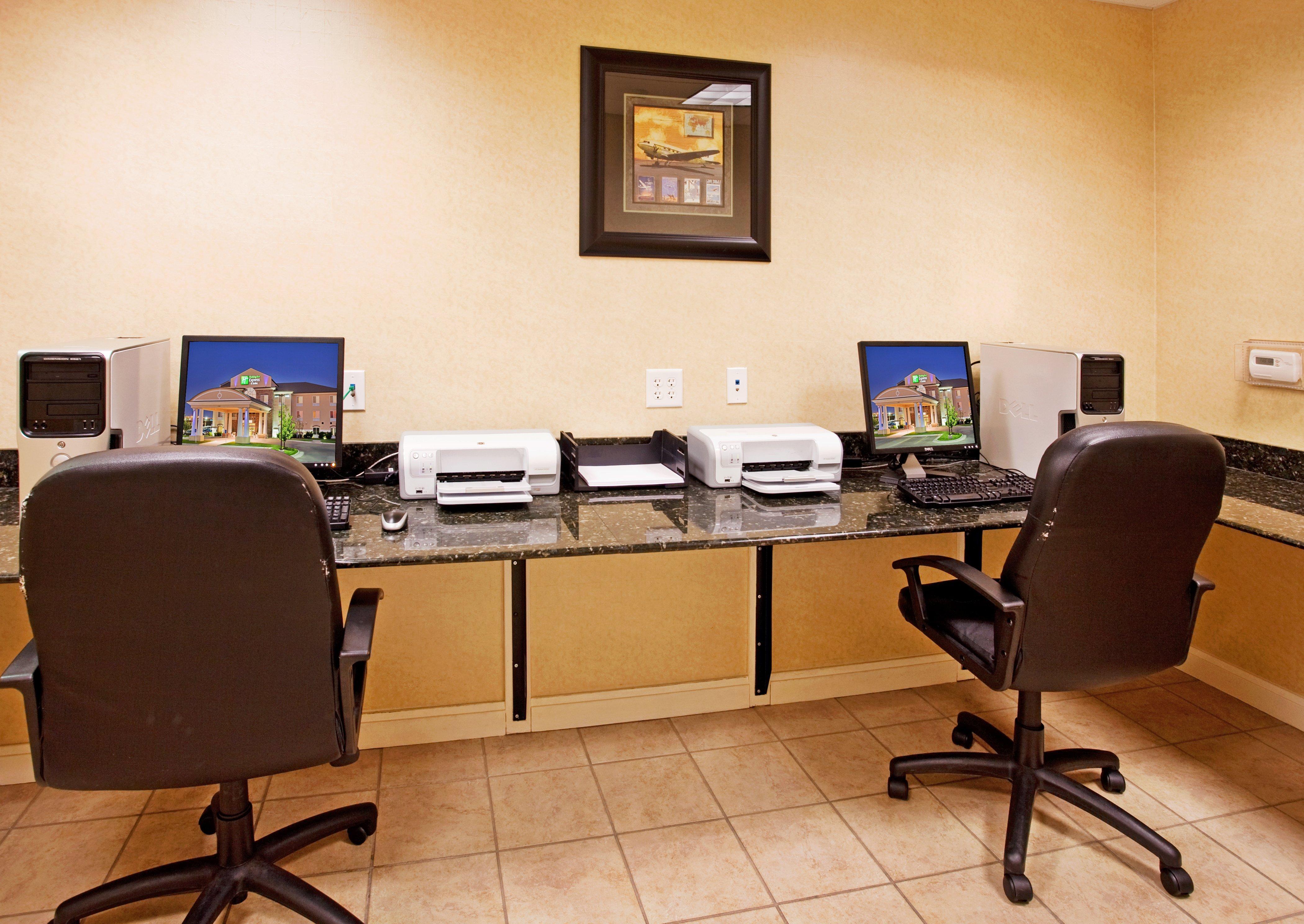 Holiday Inn Express Hotel & Suites Wichita Airport By Ihg Екстер'єр фото