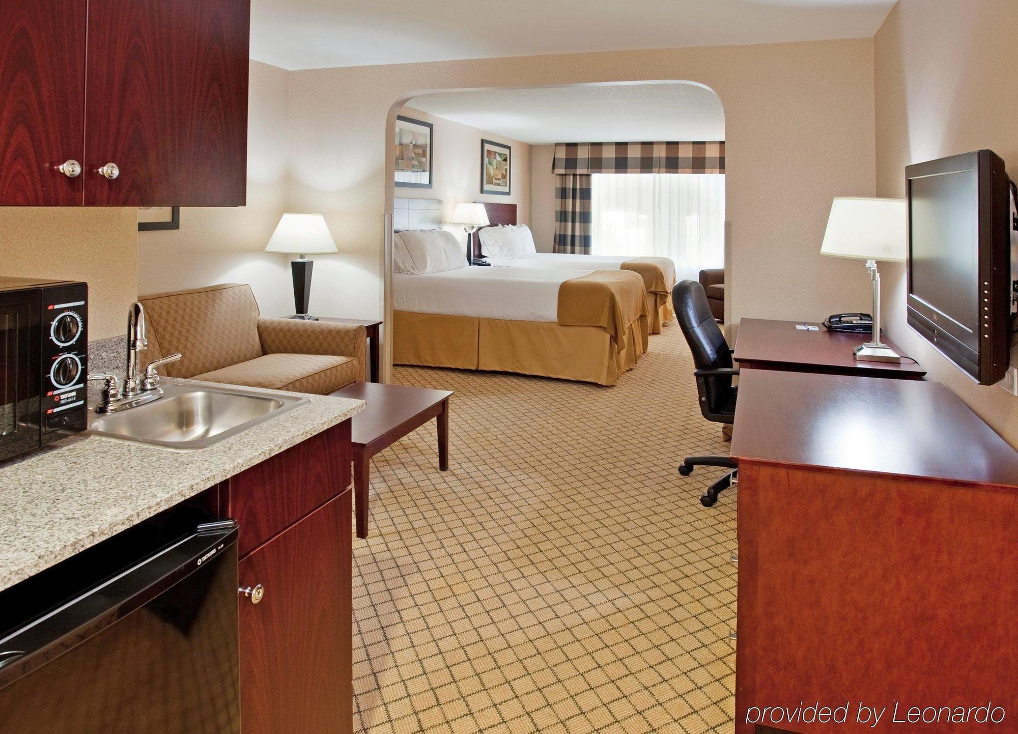 Holiday Inn Express Hotel & Suites Wichita Airport By Ihg Екстер'єр фото