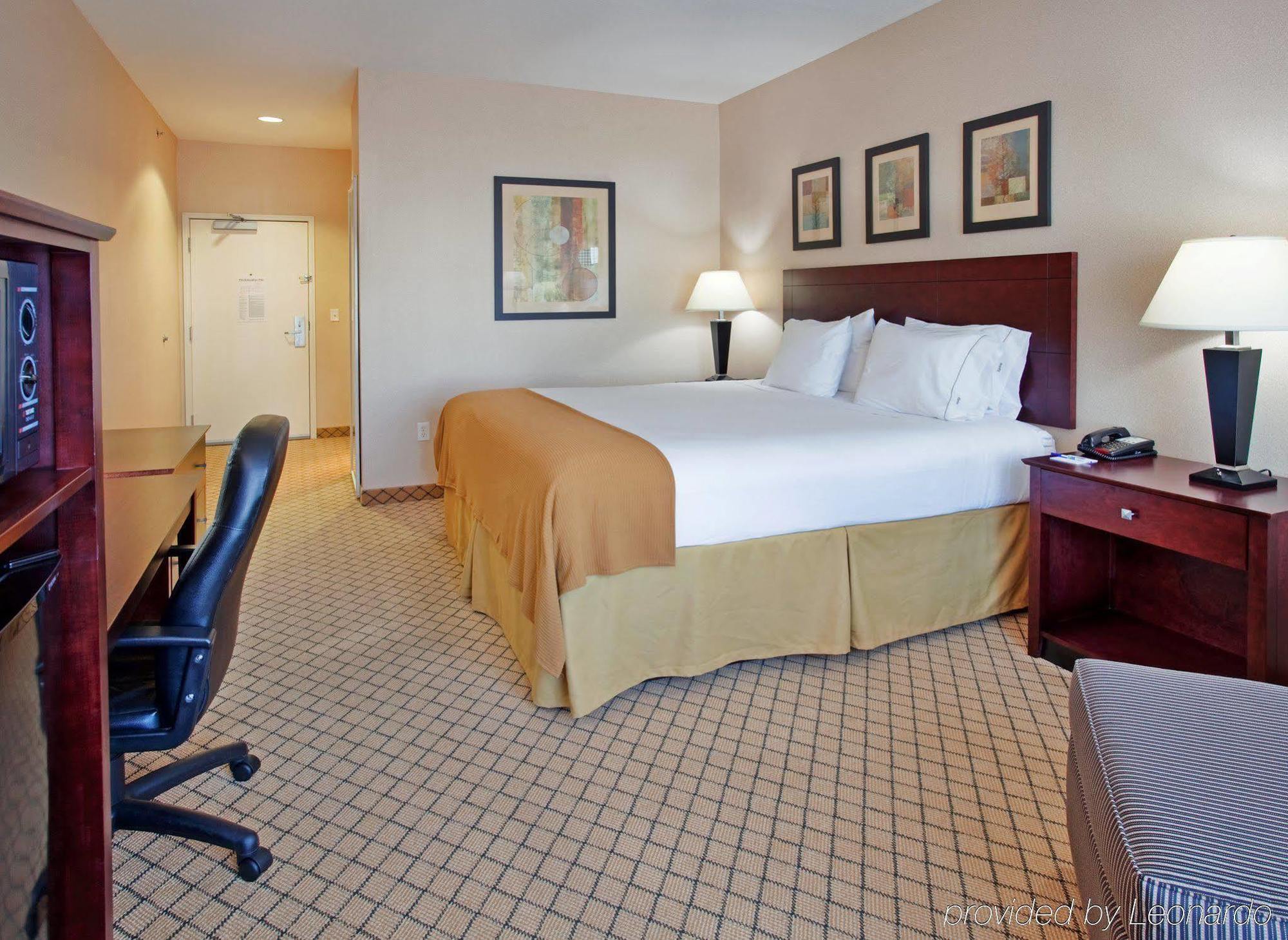 Holiday Inn Express Hotel & Suites Wichita Airport By Ihg Екстер'єр фото